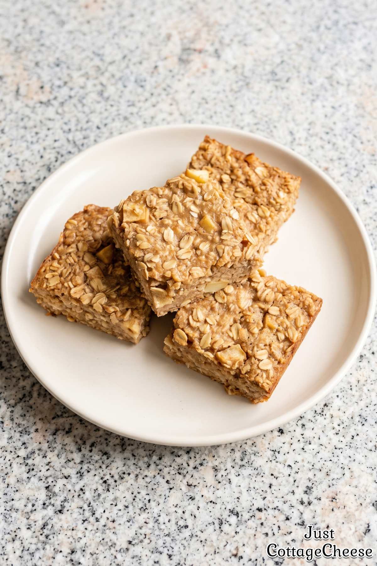 Cinnamon apple oat bars sliced
