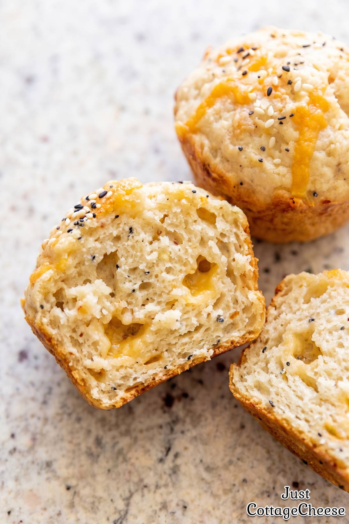 Fluffy everything bagel muffin bites