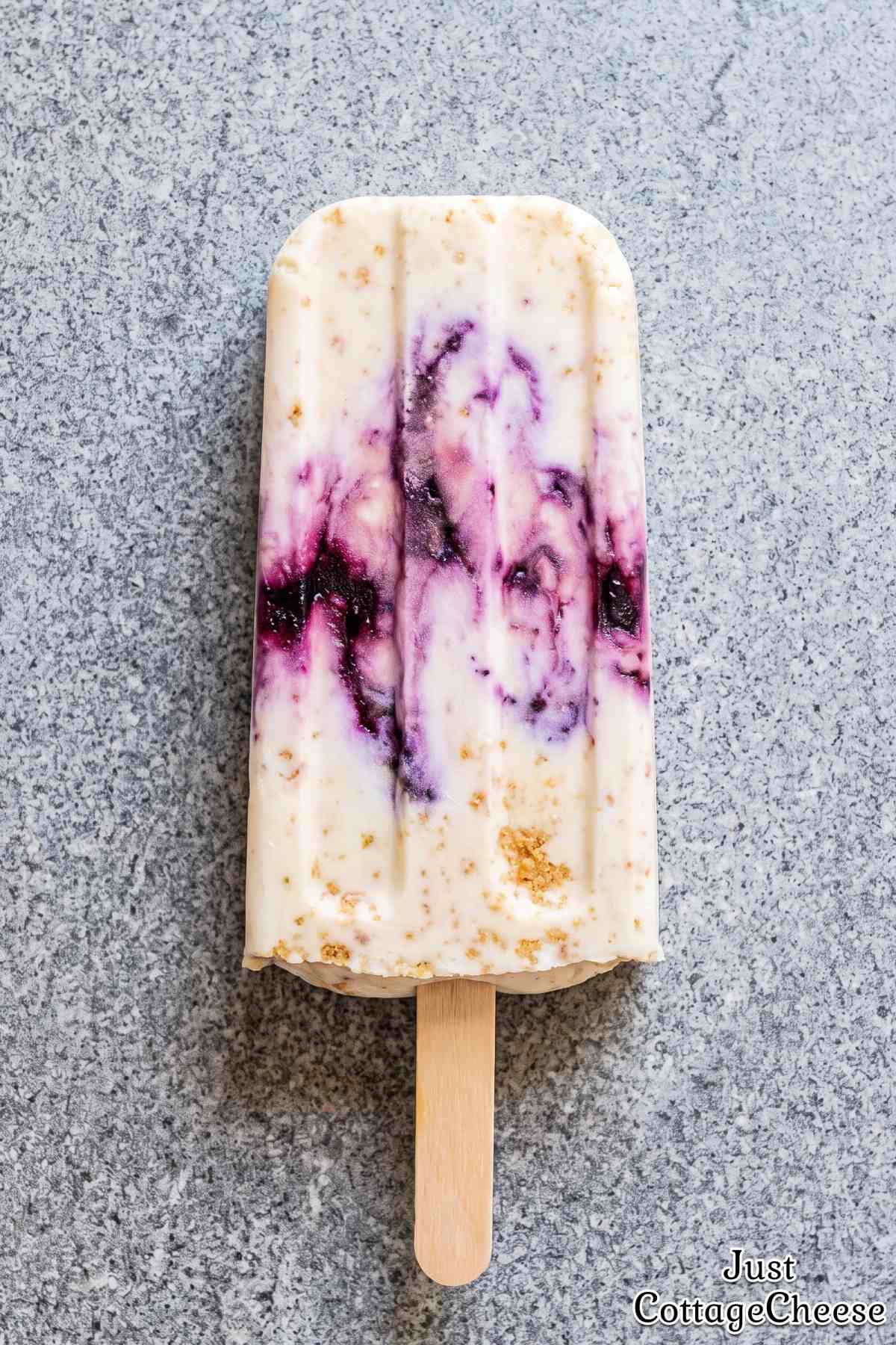 Creamy protein blueberry popsicles