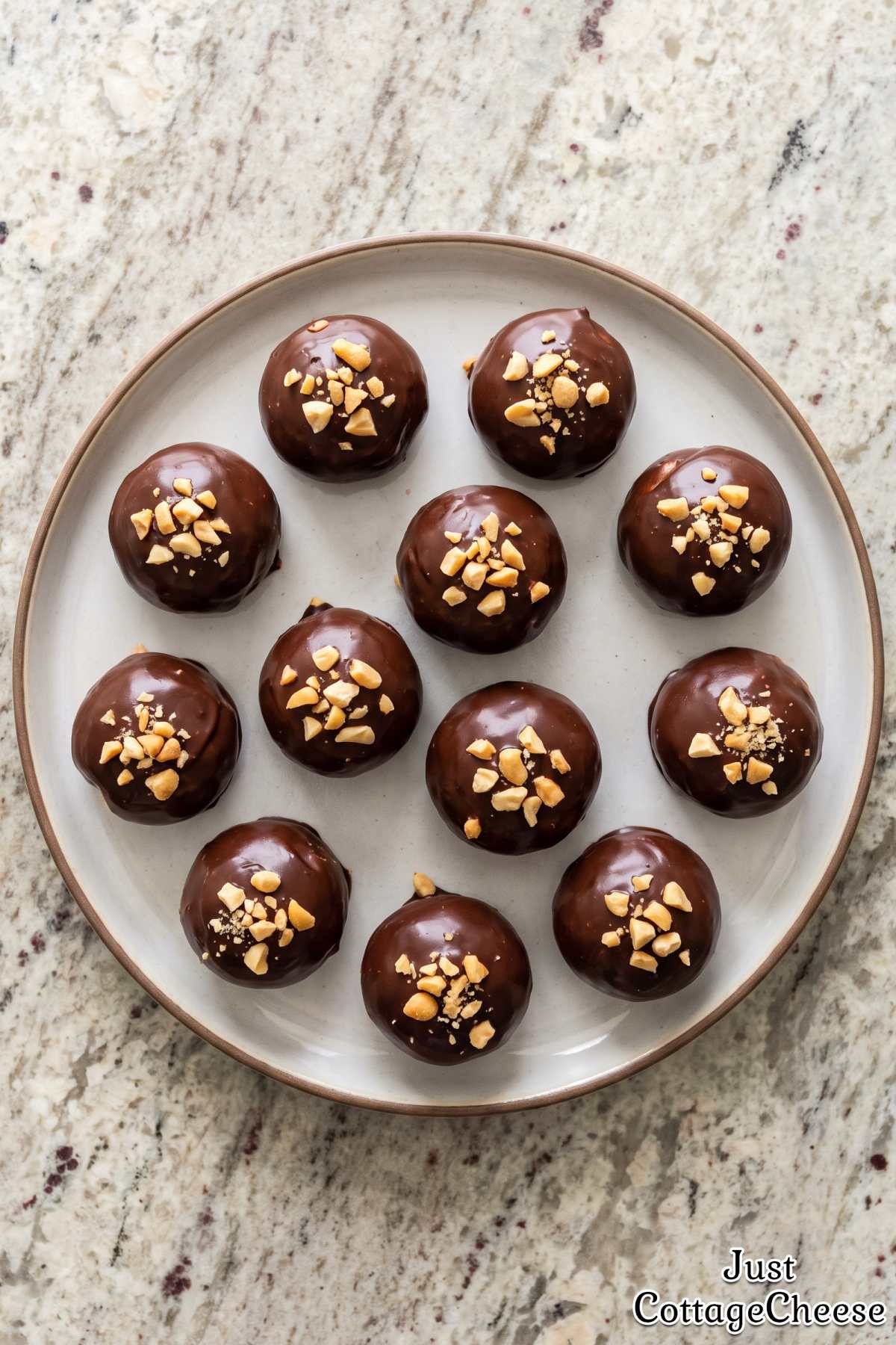 Simple cottage cheese chocolate balls