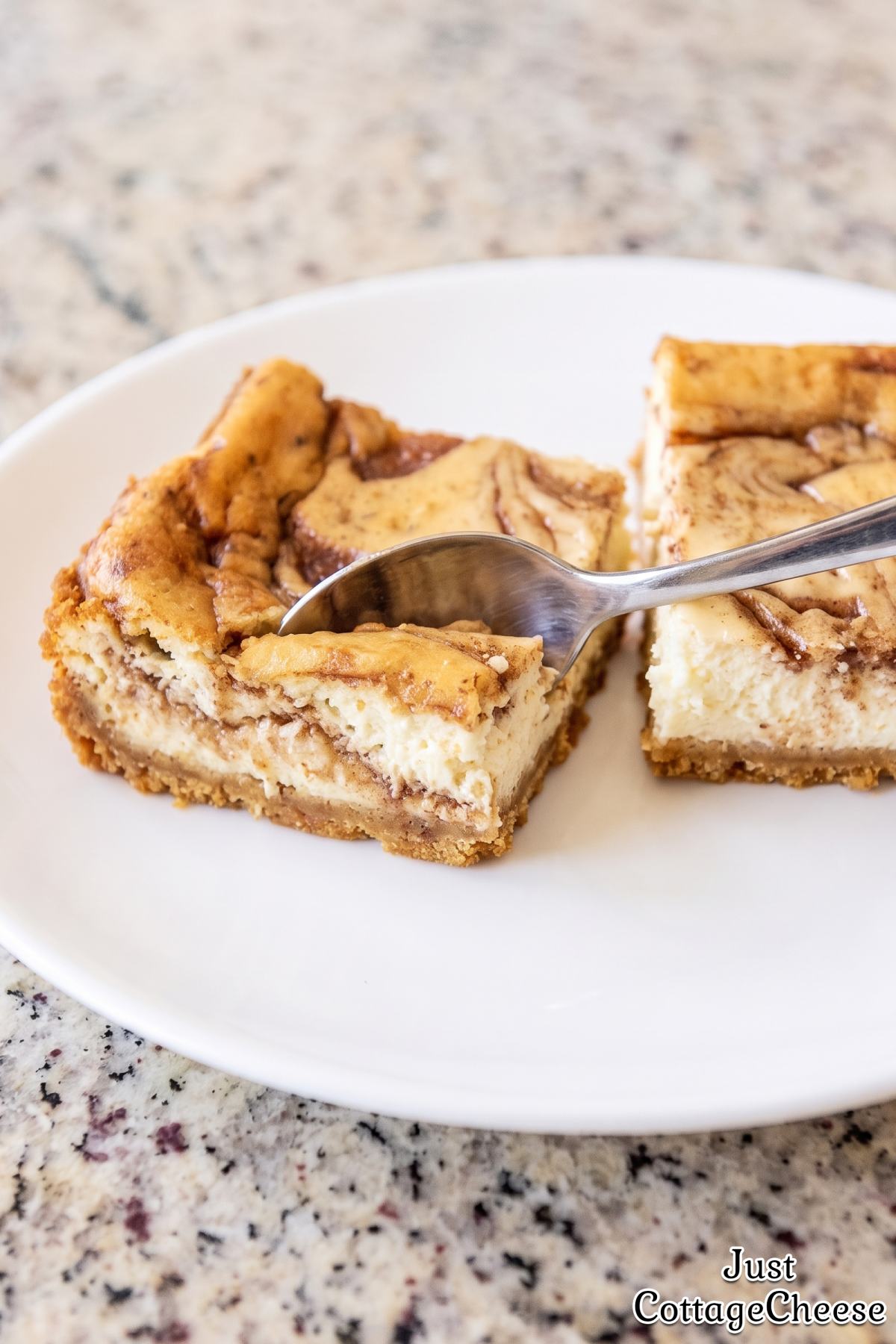 Homemade protein cinnamon roll bars
